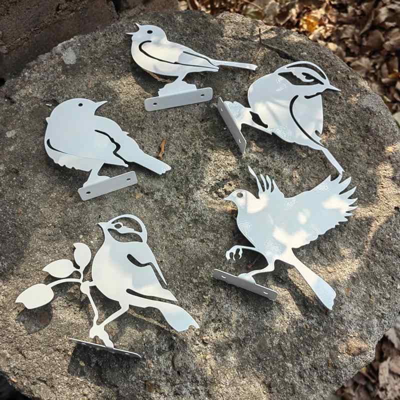 ガーデンオーナメント 5羽セット 小鳥 金属製 鉄製 手作り 鳥シルエット 枝 木 フェンス デコレーション 庭園 屋外 装飾品 動物モチーフ 白