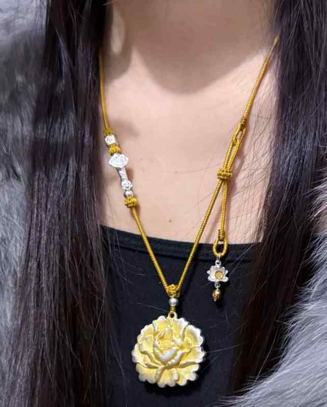 Other - ネックレス レディース シルバー999 シルバーアクセサリー ゴールドアクセント 牡丹モチーフ 両面 オリエンタルモダン 普段使い カジュアル エレガント