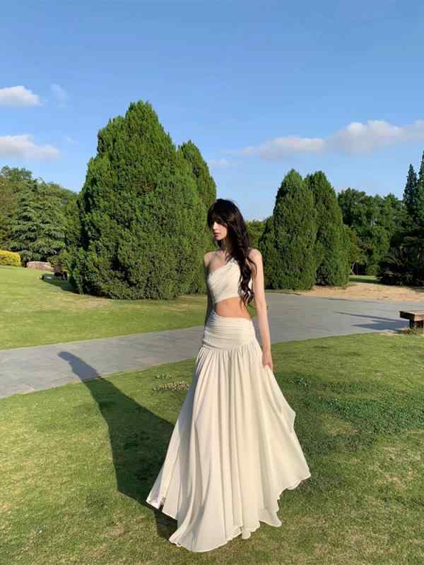 ワンピース レディース フレンチテイスト 個性的 エレガント クール 白 オフショルダー ウエストカット シフォン ハイウエスト ロング丈 フレア Aライン 夏 ビーチ リゾート ドレス フェミニン 華やか(4.0)