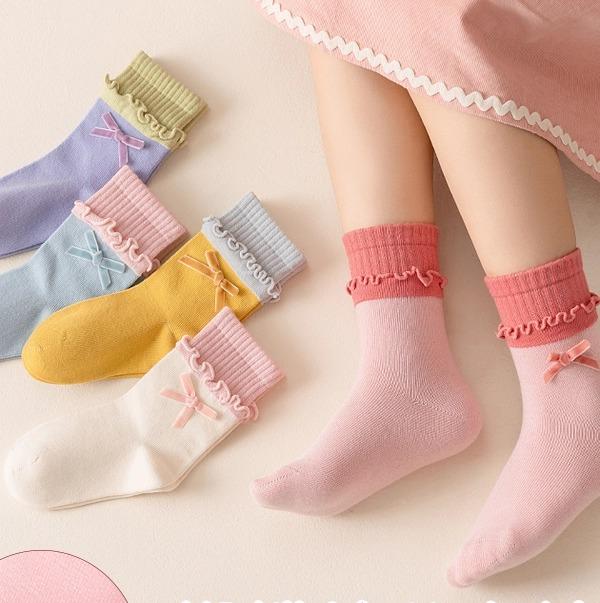 ・筒丈: ミドル・スタイル: プリンセス・種類: 子供用靴下・主な素材: 綿75.7%、ポリエステル21.8%、ポリウレタン2.5%・サイズ展開: M(3-5歳、足長14-16cm)、L(6-8歳、足長17-19cm)、XL(9-12歳、足長20-23cm)・厚さ: 通常・柄: 蝶結び・性別: 女の子・カラー展開: 手作り蝶結び