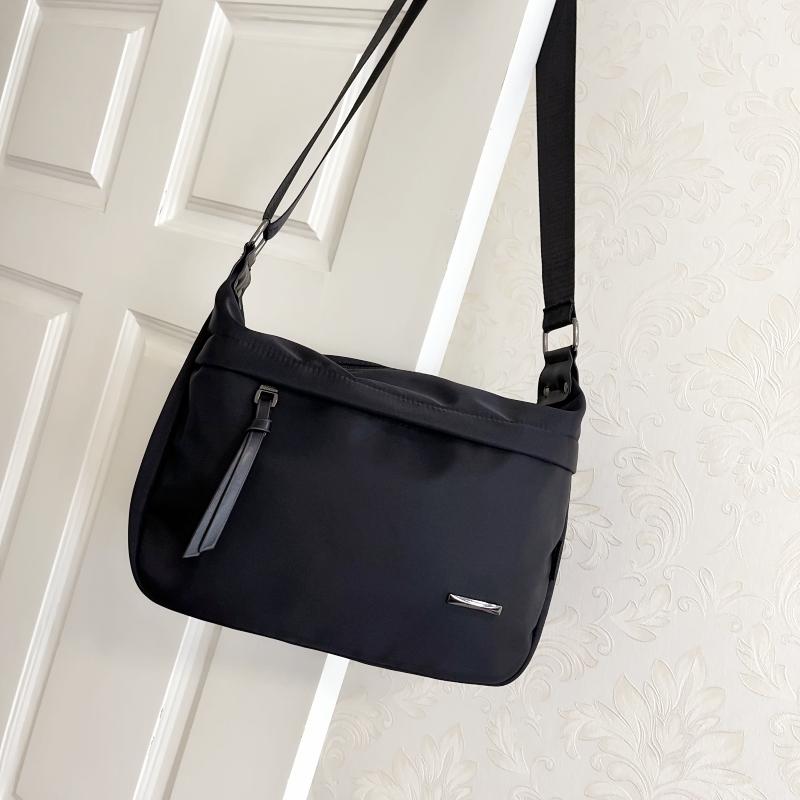 ショルダーバッグ レディース ブラック ナイロン 防水 大容量 軽量 シンプル カジュアル 旅行用 肩掛け 斜めがけ 三日月形 多機能 整理しやすい ウォッシャブル 大人用 鞄