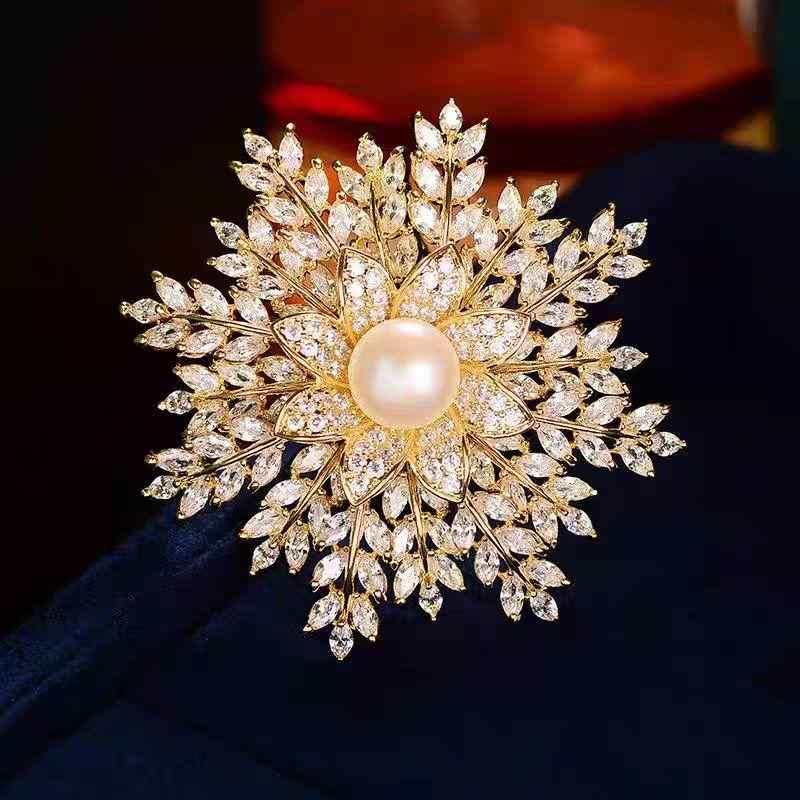 ブローチ レディース 本金電気メッキ加工 淡水パール 雪の結晶 花モチーフ エレガント スーツ コート ワンピース フォーマル 結婚式 ゴールド シルバー ピンク