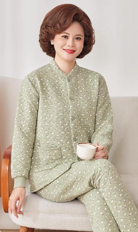 パジャマ レディース ミセス シニア女性用 3層中綿 キルティング 保温 前開き 綿 コットン 上下セット 長袖 スタンドカラー 花柄 ブルー レッド グリーン 部屋着 ルームウェア 秋冬 厚手