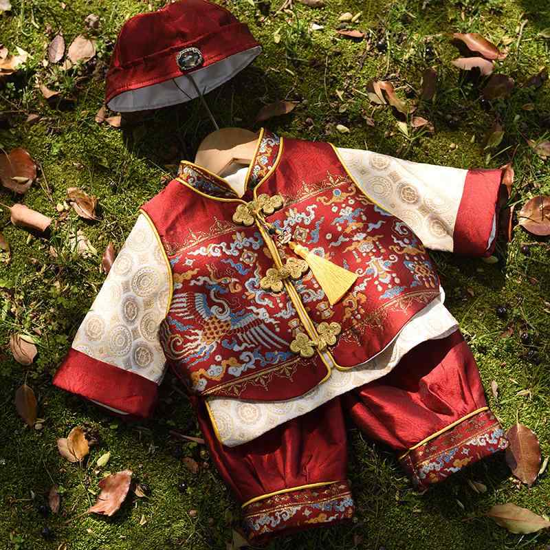 ・生地: 織錦・素材: ポリエステル・対象年齢: 9ヶ月, 12ヶ月, 18ヶ月, 2歳, 3歳, 4歳, 5歳・厚さ: 普通・柄: 刺繡・性別: 男女兼用・参考身長: 80cm, 90cm, 100cm, 110cm, 120cm・カラー: レッド