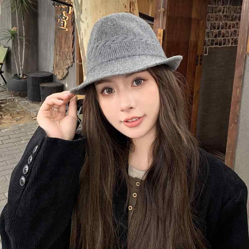 ・スタイル: カジュアル・帽子のトップスタイル: コニカル型・対象: 女性、カップル、若年層・シーン: 街歩き・帽子のつばのスタイル: 短いつば・対象年齢: 15-59歳・タイプ: ハット・主な素材: 純ウール・つばの形状: ロールアップ・性別: ユニセックス・サイズ: 55-59cm (調節可能)・カラー: エレガントグレー、クラシックブラック、ノーブルワインレッド