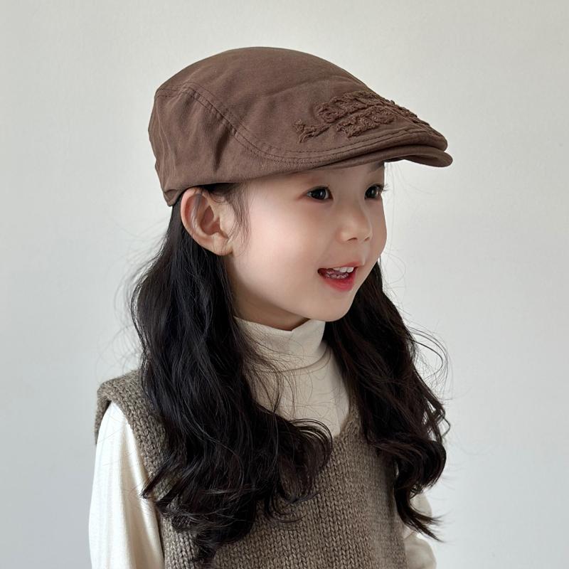 ・スタイル: 韓国・帽子の形状: ラウンドトップ・素材: 綿95%以上・シーン: 普段使い・つばの形: ショートブリム・対象年齢: 2～8歳（頭囲50～54cm）・帽子の種類: ベレー帽・性別: ユニセックス・頭囲: サイズ調整可能・カラー展開: ベージュ、ブラック、オフホワイト