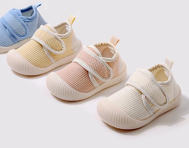 ベビーシューズ 男の子 女の子 歩行練習靴 室内履き 1歳 2歳 軽量 ソフトソール 滑り止め 面ファスナー ローカット TPEソール 春秋 ブルー ピンク ベージュ