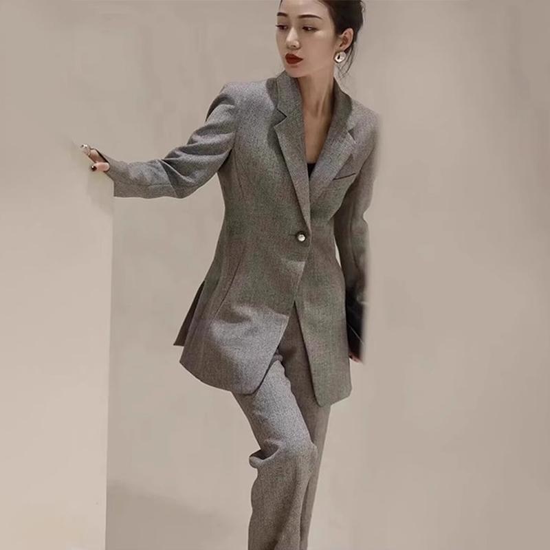 ・スタイル: 通勤・シルエット: スキニーフィット・素材含有率: 81～90%・対象年齢: 30～34歳・袖タイプ: レギュラー・袖丈: 長袖・ネックライン: テーラードカラー・丈: レギュラー・前立て: 1つボタン・柄: 無地・サイズ展開: S, M, L, XL, XS・カラー展開: グレー