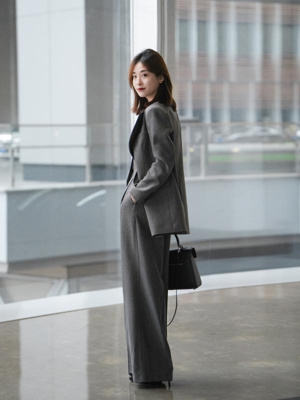 スーツ レディース 秋冬 グレー テーラードジャケット ストレートパンツ 2点セット セットアップ 上品 きれいめ ビジネス オフィス 通勤 フォーマル スタイルアップ 着痩せ 脚長効果 ポリエステル