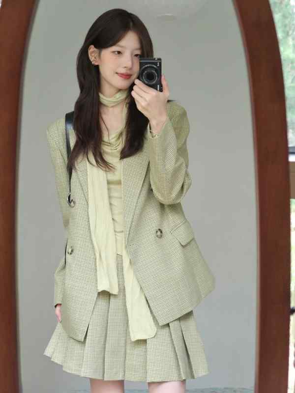 ・スタイル: 通勤・フィット: ルーズフィット・主な素材: 96%以上・袖タイプ: レギュラー・対象年齢: 18～24歳・厚さ: 普通・袖丈: 長袖・ネックライン: ポロネック・着丈: レギュラー・前立て: シングルボタン・柄: ストライプ...