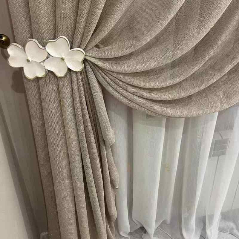 カーテンフック カーテンタッセル 北欧 おしゃれ フラワーモチーフ 花形 樹脂製 金属製 壁掛け ホルダー リビング 寝室用 インテリア 雑貨 2個セット アンティークゴールド ホワイトゴールド