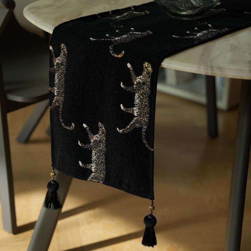 テーブルランナー シェニール ジャガード織り 金ヒョウ柄 黒地 長方形 防塵 防水 タッセル テレビ台 シューズラック マルチカバー