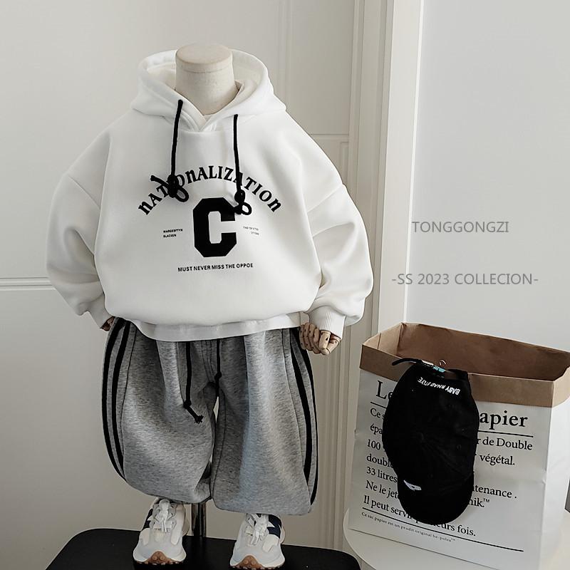 ・スタイル: カジュアル・主な素材: コットンブレンド生地・裏地: フリース・素材構成: コットン, ポリエステル・対象年齢: 12ヶ月, 18ヶ月, 2歳, 3歳, 4歳, 5歳, 7歳, 8歳・厚さ: 裏起毛・柄: プリント・前立て: プルオーバー・性別: メンズ・参考身長: 90cm向け, 100cm向け, 110cm向け, 120cm向け, 130cm向け・カラー展開: ホワイト