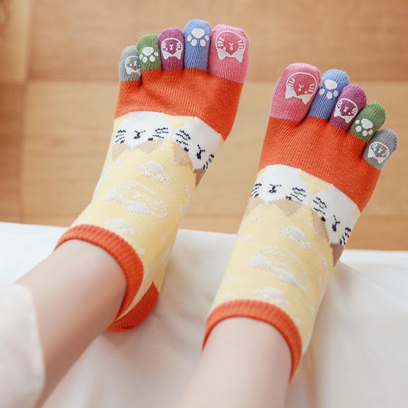 ソックス 靴下 レディース 女性用 かわいい ガーリー 五本指ソックス 猫柄 ねこモチーフ 綿混 コットン 通気性 蒸れにくい ショート丈 くるぶし丈 オールシーズン 普段使い 普段使い ルームソックス フリーサイズ