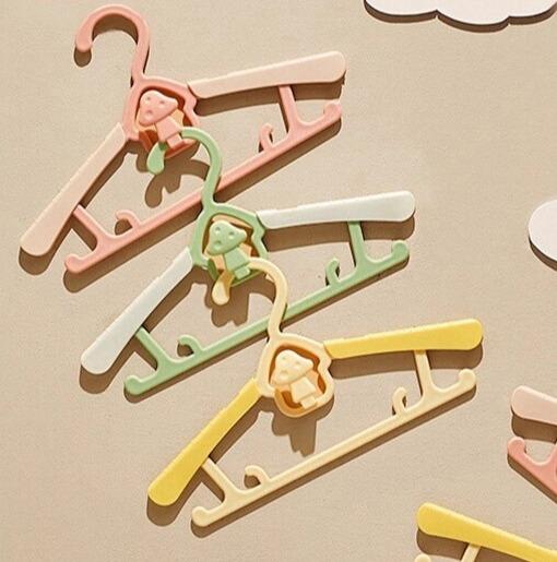 ハンガー ベビー キッズ 子供 赤ちゃん 新生児 幼児 伸縮式 滑り止め 連結 かわいい プラスチック製 家..