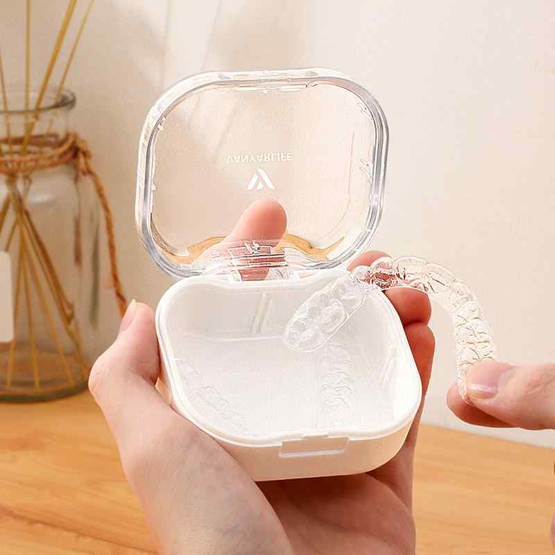 マウスピースケース 子供用 透明マウスピース 入れ歯 義歯 歯列矯正器具 リテーナー 保定装置 収納ボックス 携帯用 コンパクト 衛生的 清潔 オフホワイト アイボリー