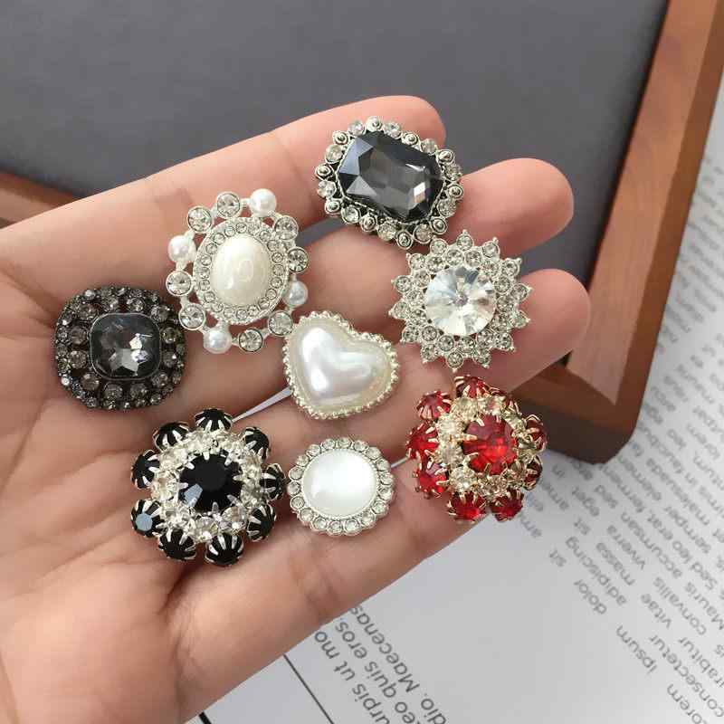 ボタン パール ラインストーン フラワー メタル ニット カーディガン ファー コート アウター 飾り 丸型 シルバー ゴールド 黒 ハート スクエア オーバル スター ドーム型 三層 二層 光沢