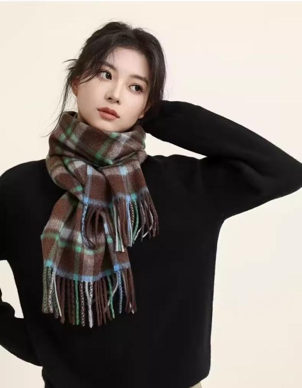 ・スタイル: 韓国・種類: マフラー、スカーフ・: フリンジ・主な素材: ウール・毛糸番手: 120番手・幅: 35cm・対象: 学生、少年、カップル、7-14歳児、親子、青年、中年、高齢者・適用シーズン: 冬・長さ: 180cm・形状: 長方形・機能: 保温・柄: チェック・性別: 女性・カラー展開: グリーンチェック、グレーチェック、ブラウンチェック