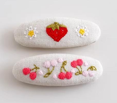 ヘアクリップ 女の子 ベビー キッズ かわいい 刺繍 クマ 楕円形 花柄 パッチン留め 前髪クリップ ヘアピン 髪留め 髪飾り 小さめ おしゃれ 普段使い お出かけ ヘアアクセサリー