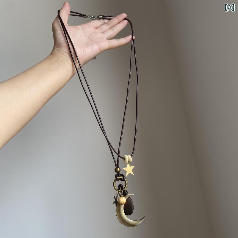 ネックレス レディース 月モチーフペンダント ヴィンテージ風風 レトロ アンティークブロンズ ボヘミアン 多層 ワックスコード 合金製 セーターチェーン ロングネックレス ブラウン 春夏