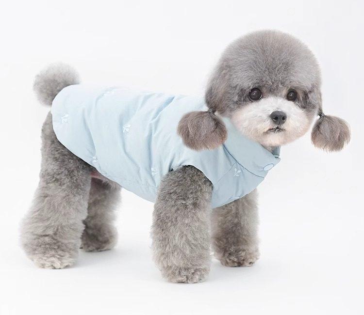 ペット服 小型犬 猫 マルチーズ ヨークシャー シュナウザー ダウンベスト 秋冬 桜刺繍 カジュアル 防寒 あたたかい 淡いブルー 淡いパープル
