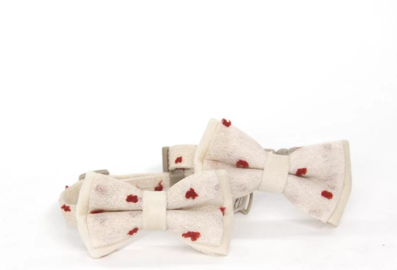 首輪 小型犬 猫用 かわいい キュート おしゃれ 金糸 赤ドット柄 蝶ネクタイ付き アジャスター付き サイ..