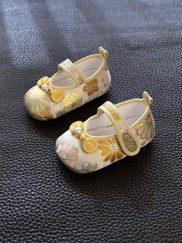 ・機能: 軽量、滑り止め、吸湿速乾・柄: 植物花柄・種類: ファーストシューズ・ソール素材: ドリッププラスチック・サイズ展開: 11.5、12、12.5、13、13.5・: 刺繡・対象年齢: 8ヶ月〜2歳半・性別: 女の子・甲材: 織物・留め具: 面ファスナー・靴の高さ: ローカット・カラー展開: 金粉色・スタイル: 中国風