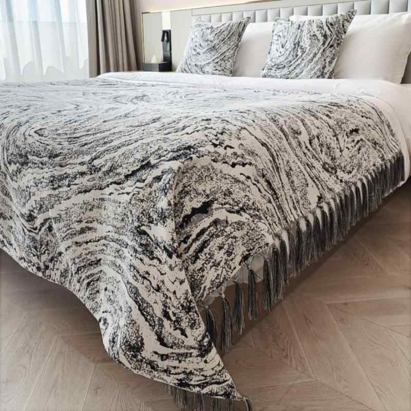 ベッドスロー ブランケット 毛玉になりにくい ホテル 民泊 シェニール織り レトロ クラシック 侘び寂び 幾何学模様 ベッドランナー スローケット マルチカバー おしゃれ ブラック ホワイト ベージュ