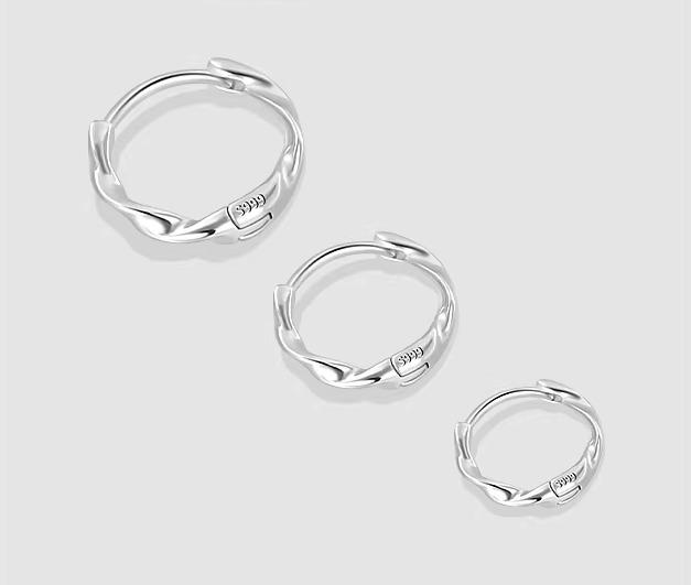 ピアス フープ 小さめ レディース S999 シルバー製 メビウスリング シンプル 上品 エレガント おしゃれ 普段使い オフィス カジュアル 軟骨 耳たぶ