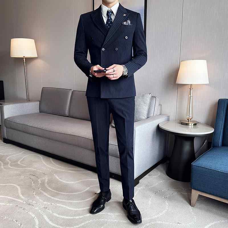スーツ メンズ セットアップ ダブルボタン 3点セット ジャケット ベスト スラックス スリム ビジネス カジュアル 礼服 タキシード 結婚式 披露宴 冠婚葬祭 高級感 綿素材 ピークドラペル オールシーズン 韓国ファッション ネイビー ブラック グレー