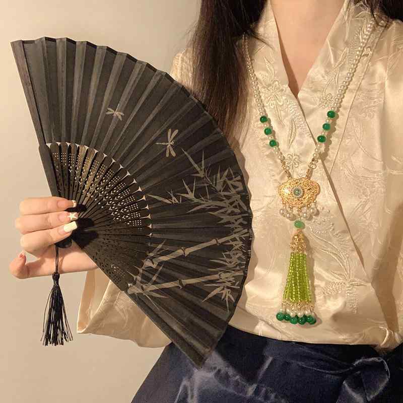 ・流行要素: レトロ・適用対象: ユニセックス・扇子タイプ: 工芸扇・色展開: 黒竹扇子, 黒パンダ扇子, 白竹扇子, 水墨蘭, 水墨牡丹, 水墨杏, 水墨蓮, ダブルレースタッセル 黒, ダブルレースタッセル 白, シングルレースタッセルなし 黒, シングルレースタッセルなし 白","・流行要素: レトロ・適用対象: ユニセックス・扇子タイプ: 工芸扇・色展開: 黒竹扇子, 黒パンダ扇子, 白竹扇子, 水墨蘭, 水墨牡丹, 水墨杏, 水墨蓮, ダブルレースタッセル 黒, ダブルレースタッセル 白, シングルレースタッセルなし 黒, シングルレースタッセルなし 白