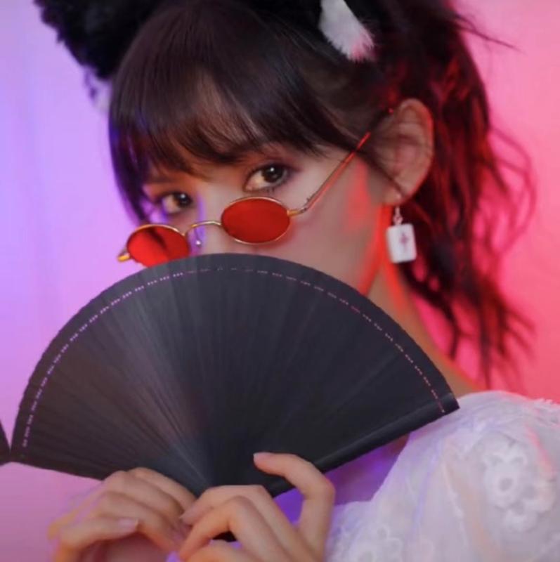 ・素材: 布、宣紙、または竹・スタイル: レトロ、懐かしさ・カラー: ブラック・扇柄の長さ: 16cm・扇面の直径: 27cm