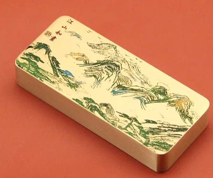 文鎮 ペーパーウェイト 真鍮 江山如画 山 彫刻 中国風 重厚感 四角 紙押さえ 筆置き 書道 習字 絵画 墨画 練習 文房具 デスク 書斎 オフィス インテリア 置物 おしゃれ 誕生日 記念 贈り物 プレゼント