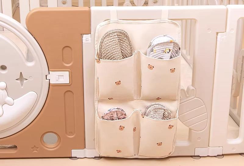 ベビーベッド 吊り 収納 ポケット 袋 男の子 女の子 小物 雑貨 絵本 スリッパ サークル フェンス 多機..