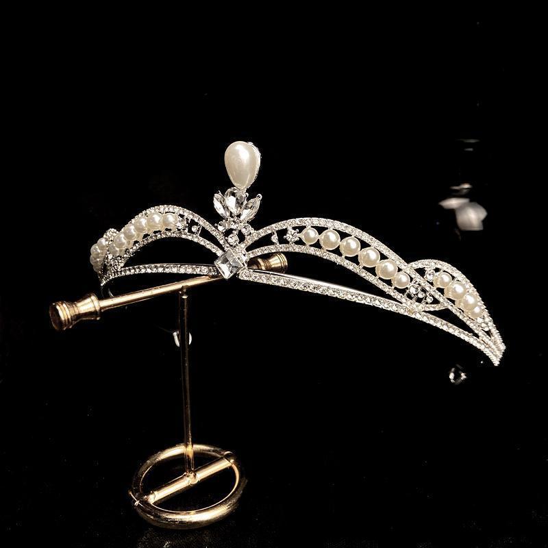 ヘッドドレス レディース ティアラ クラウン 髪飾り ヘアアクセサリー パール ラインストーン クリスタル 結婚式 披露宴 誕生日 ヘアアレンジ 合金 電気メッキ加工 高級感 キラキラ かわいい ナチュラル ホワイト シルバー 春夏