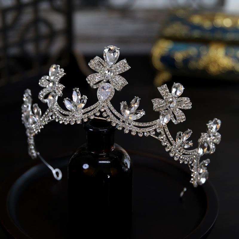 ・カテゴリ: ヘッドドレス・スタイル: ・タイプ: レディース・素材: 合金・形状: クラウン・加工: 電気メッキ・クリスタルの種類: ルチルクォーツ・用途: 結婚式、誕生日、旅行記念、引越し、展示会、広告宣伝、周年記念、ビジネスギフト、開...