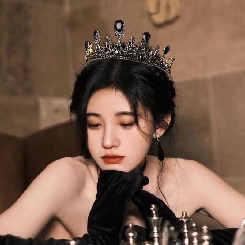 乐天商城 - ティアラ レディース 王冠 クラウン 髪飾り 結婚式 誕生日 二次会 ブラック 黒 ダーク レトロ アンティーク調 バロック風 ゴシック ラインストーン ビジュー クリスタル 合金 豪華 華やか 高級感 キラキラ 存在感