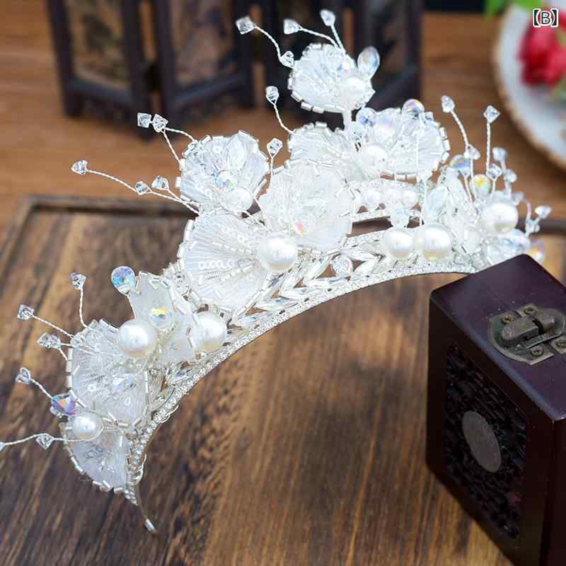 フロントップ楽天市場店のティアラ レディース クラウン ヘッドドレス 髪飾り ヘアアクセサリー ウェディング ブライダル 花嫁 水晶 クリスタル 金属製 高級感 韓国 豪華 レース エレガント ホワイト 結婚式 挙式 フォトウェディング 王冠｜アングル3