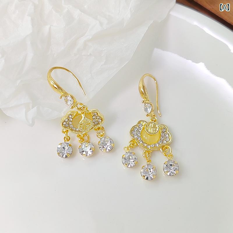 ピアス レディース 耳飾り フックタイプ 中国風 レトロ ヴィンテージ風 高級感 上品 エレガント 揺れる タッセル お守り 南京錠モチー..