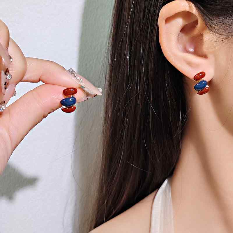 ピアス レディース 秋冬 高級感 シンプル レトロ ヴィンテージ風風 バイカラー ボルドー レッド 電気メ..