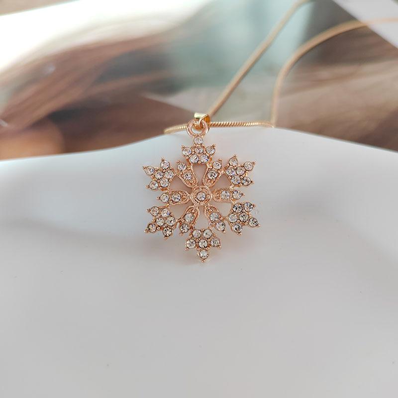 ネックレス レディース 雪の結晶 スノーフレーク ジルコニア 鎖骨チェーン ペンダント アクセサリー 韓国ファッション エレガント シンプル 合金 普段使い 秋冬 ゴールド シルバー おしゃれ トレンド インスタ映え