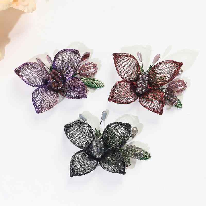 ブローチ レディース ヘアアクセサリー 髪飾り 鞄飾り コサージュ クリスタル ビーズ 銅線 花 フラワー 四弁花 蝶 バタフライ 高級感 キラキラ 華やか 上品 エレガント 秋冬 フォーマル パーティー 結婚式 アクセサリー 雑貨