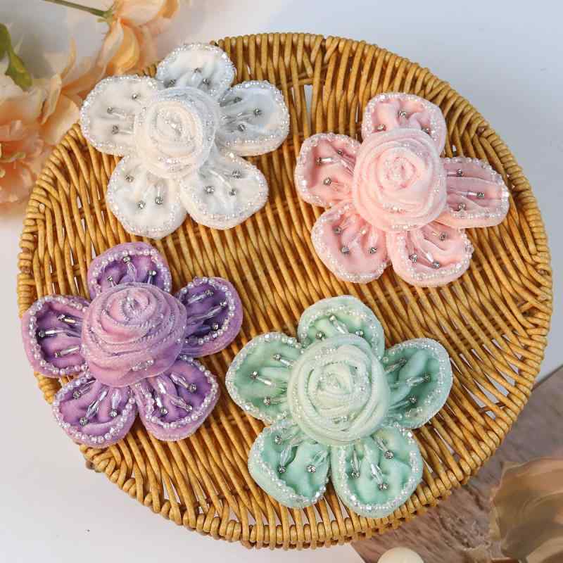 ブローチ レディース コサージュ お花モチーフ 五弁 ベルベット ビジュー ラインストーン 高級感 アク..