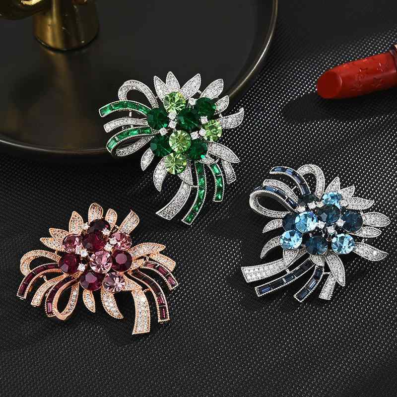 ブローチ レディース 高級感 銅製 コーティング 電気メッキ加工 上品 エレガント 優雅 繊細 チラ見え防止 花火モチーフ コサージュ 秋冬 コート アクセサリー 通勤 フォーマル パーティー 緑 青