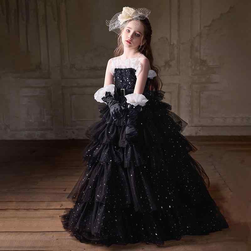 ・カテゴリ: 子供用ドレス・対象年齢: 1〜3歳・性別: 女の子用・加工: プリーツ、コーティング、シアリング、酵素洗い・要素: レース、リボン、プリント、チュール・メイン素材: ポリエステル 50%・裏地素材: リネン 50%・基準: B類・ドレスの種類: イブニングドレス・カラー: ブラック・サイズ展開: 90cm、100cm、110cm、120cm、130cm、140cm、150cm