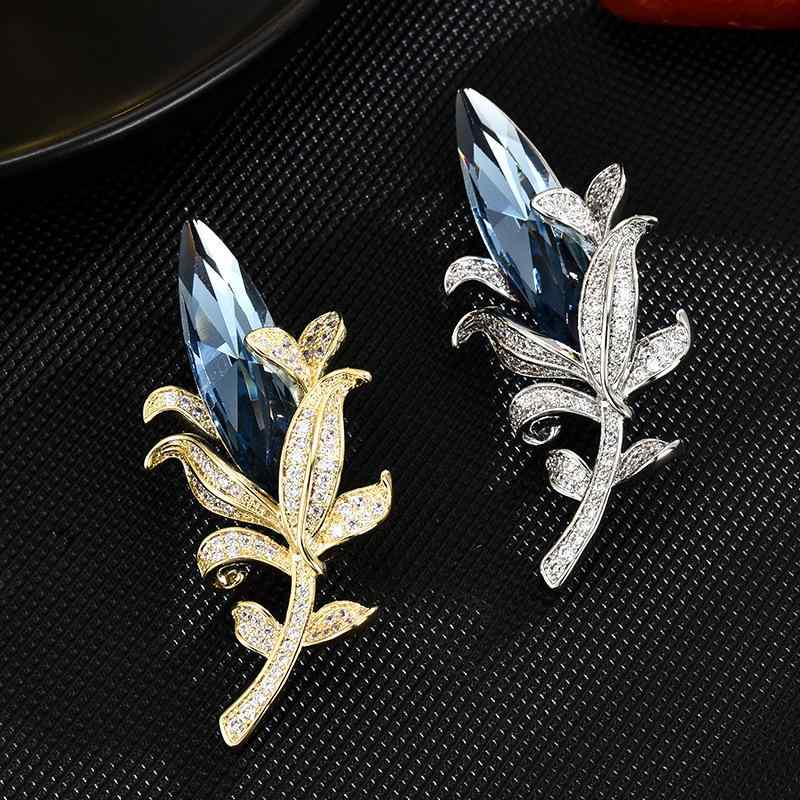 ブローチ メンズ レディース 花 モチーフ クリスタル ジルコニア 青 金 銀 欧米風 クラシック エレガント コサージュ ピンバッジ ジュエリー アクセサリー スーツ フォーマル 冠婚葬祭 結婚式 上品 電気メッキ加工