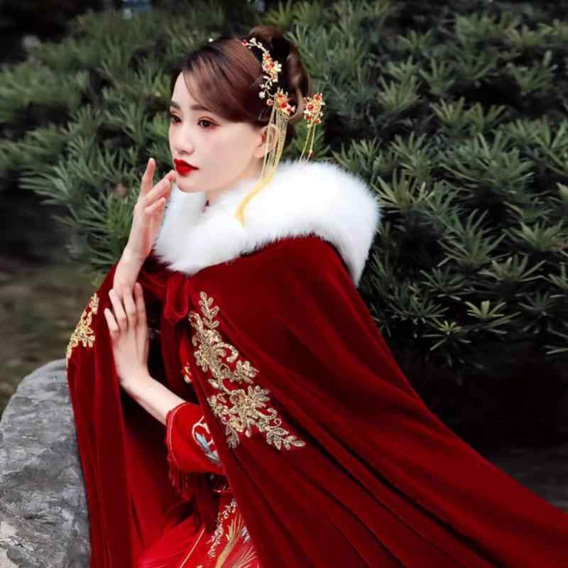 ショール レディース ケープ マント ポンチョ ブライダル 結婚式 披露宴 秋冬 厚手 防寒 暖かい ベルベット ベロア フェイクファー 襟 裏ボア 赤 金 高級感 上品 エレガント 華やか チャイナドレス