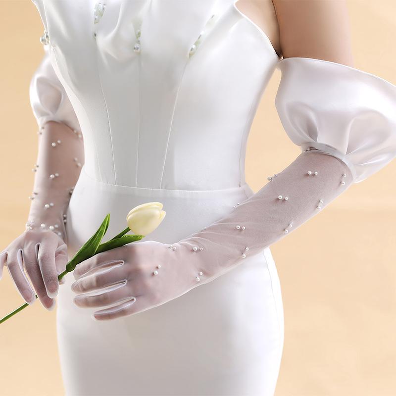 手袋 レディース ウェディンググローブ ブライダルグローブ 結婚式 披露宴 発表会 ロング チュール メッシュ パール フリル 指あり 白 シアー 透け感 日焼け防止 UVカット 腕カバー ドレス用 清楚 エレガント