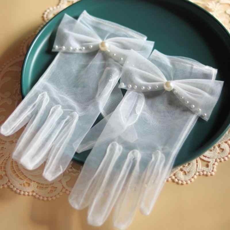 ウェディンググローブ レディース 手袋 結婚式 披露宴 パーティー ホワイト 白 チュール メッシュ 蝶 バタフライ スタッズ ショート エレガント レトロ 欧米風 ドレス小物 透け感 華やか 高級感 リボン シースルー 花嫁