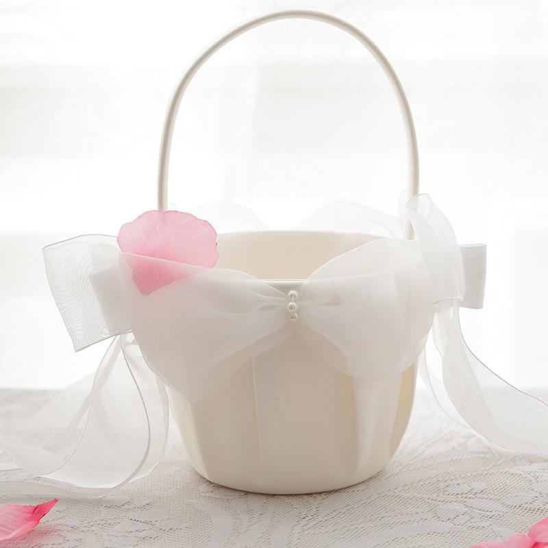 花籠 女の子 結婚式 披露宴 パーティー ウエディング ブライダル 演出小物 バスケット リボン サテン生地 華やか 高級感 かわいい おしゃれ フラワーガール リング用 ペタル入れ 持ち手 ホワイト アイボリー 白